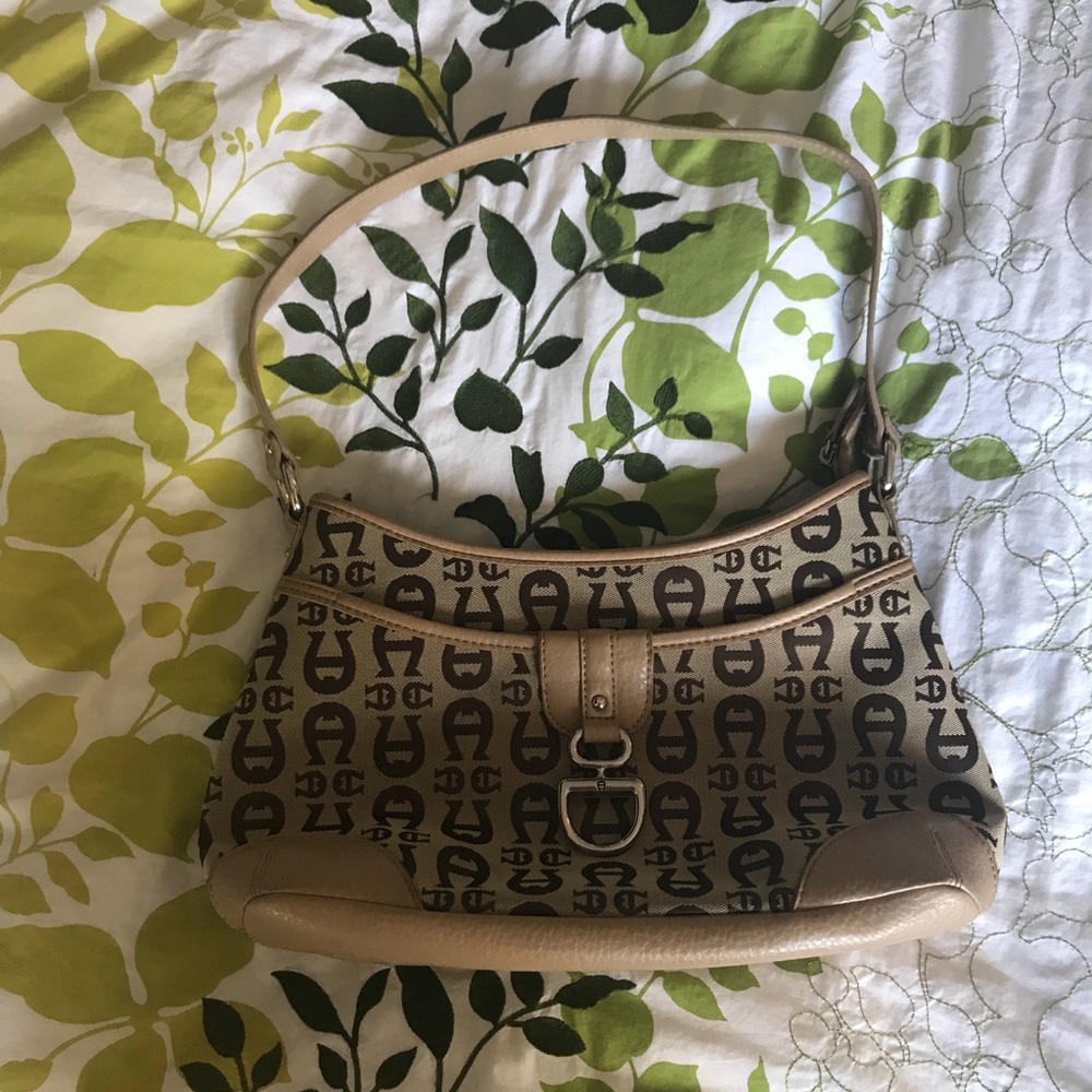 👜ETIENNE AIGNER signature bag.